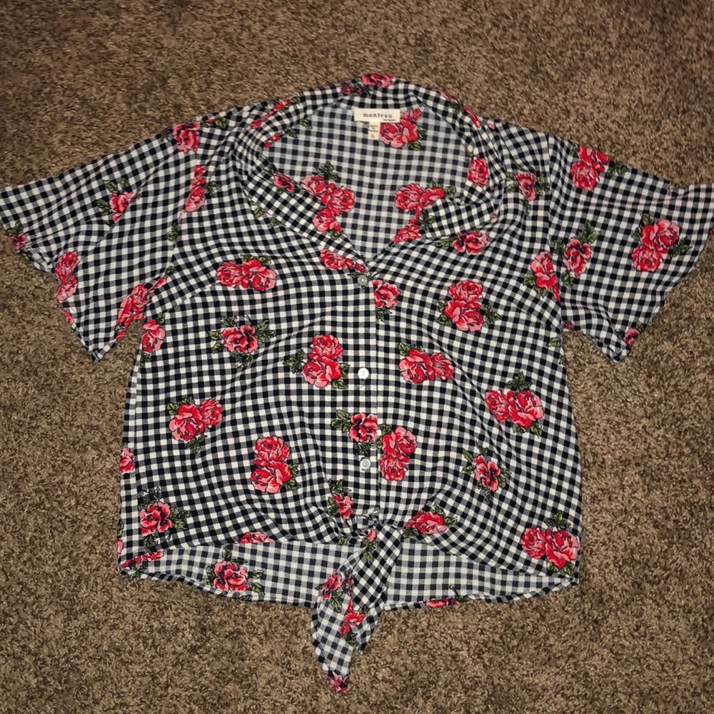 Cropped top with tie & buttons - super cute!